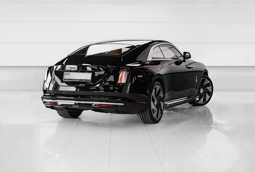 Rent-Rolls-Royce-Spectre-in-Dubai-7